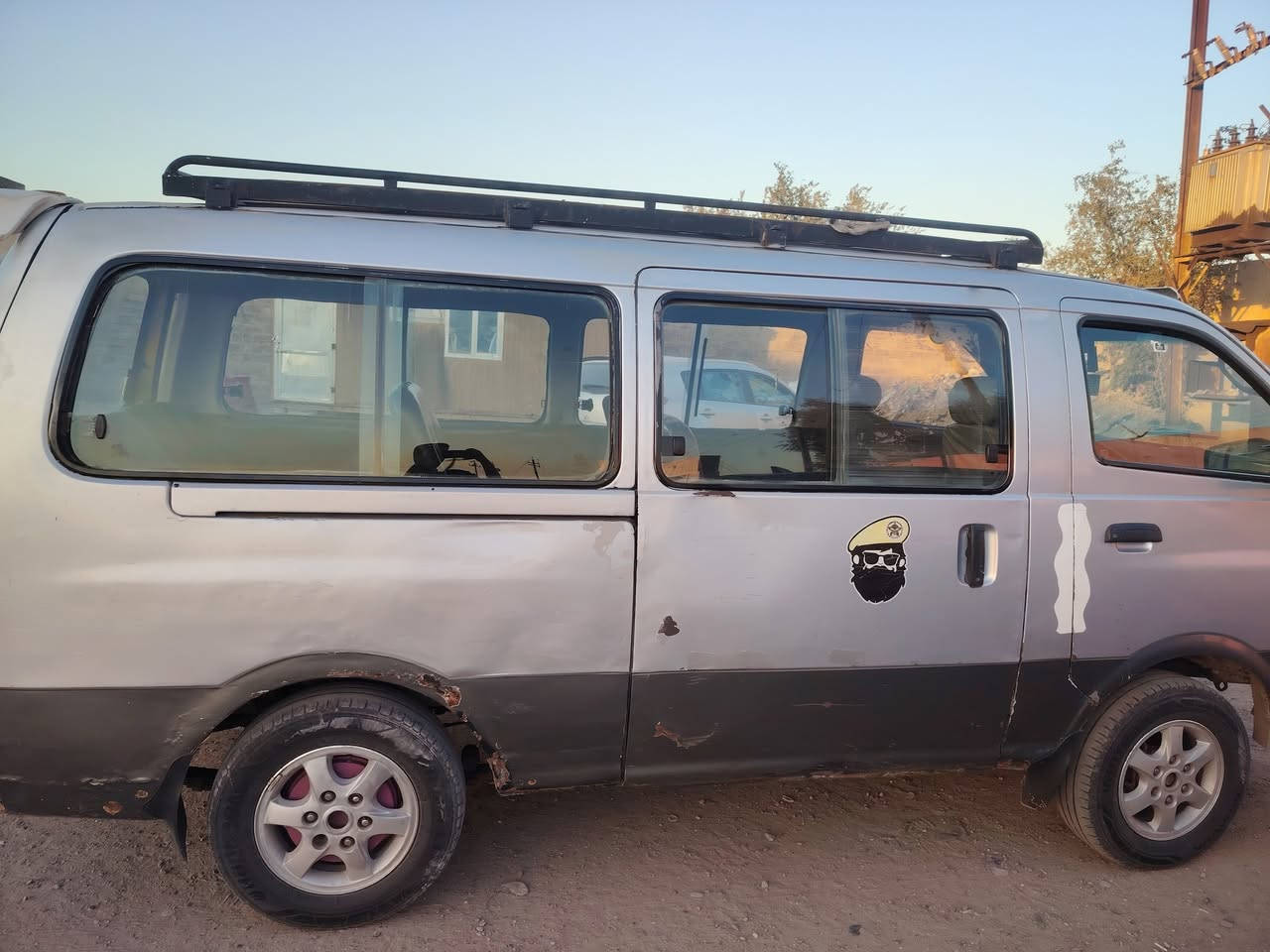 السلام عليكم سياره ابريجو لبيع موديل ٩٧ امصفره هيئه ومرور أرقام جديده مكينه كير اكسن كفله شواصي ابلاد مكان السياره بغداد السعر ٥٥  الرقم الموبايل ***********
