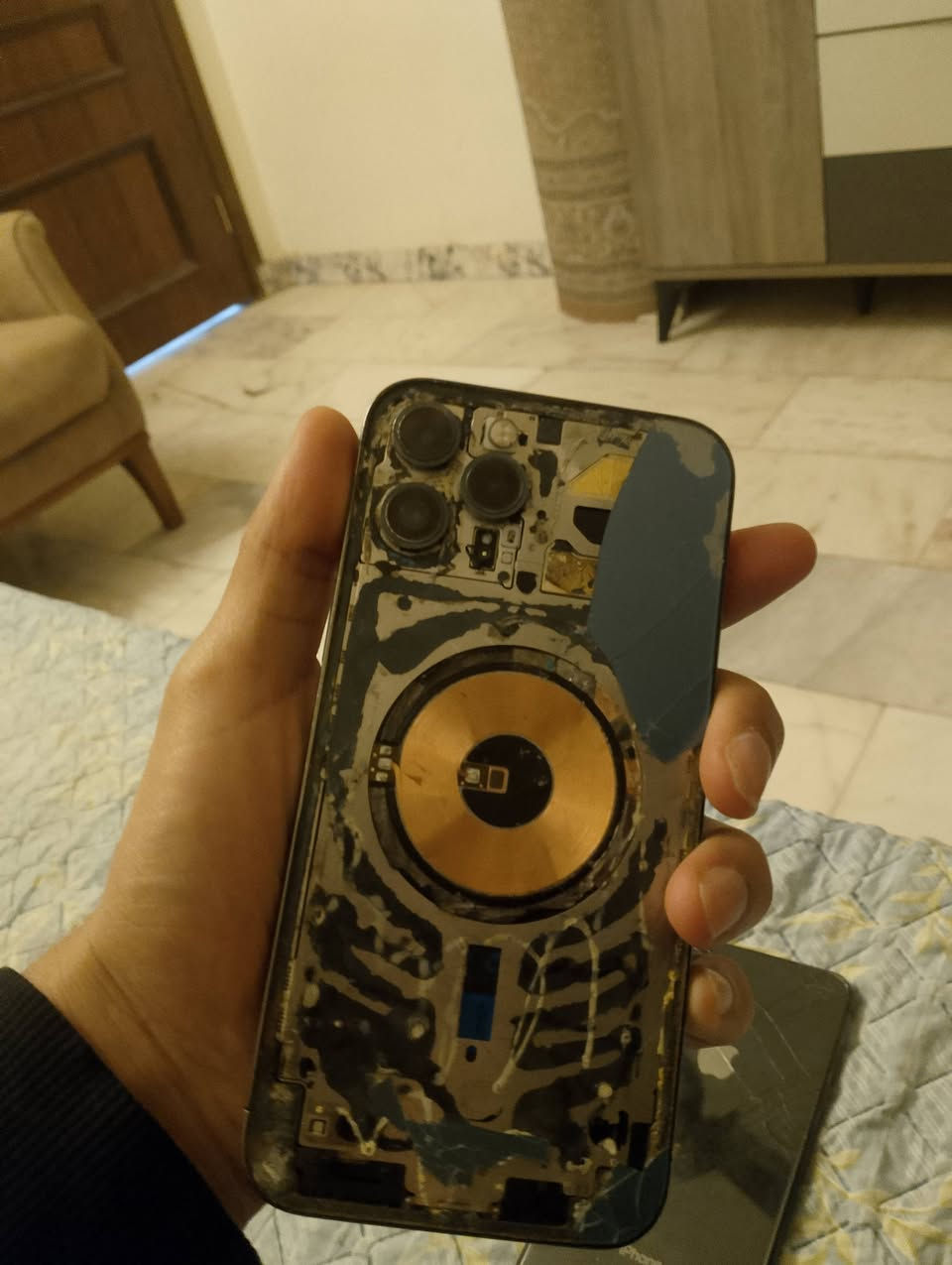 سلام عليكم
ايفون 12 pro max فيس ايدي شغال بطاريه ١٠٠
ايفون X max بطاريته ٩٨
ال 12 يحتاجله شاشه و ظهر
و الاكس ماكس يحتاجله فقط شاشه
للبيع قيم وأخذ أو مراوس باندرويد 
***********
