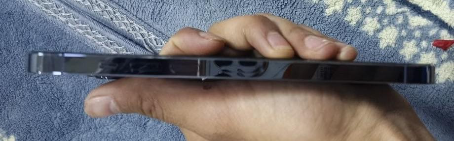 آيفون 13 برو ماكس بطاريه 86شرط ما مصعد ولا يعبر هوء لون بحري المميز نضافه فول واحد علئ واحد شرط جلخ ما بي السعر 675 مكاني الأيسر حي سومر 
***********
