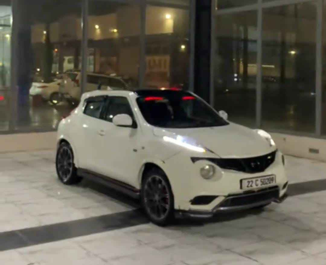 السعر 97 مجال وعليها غرامة 24 ورقة ينزل من السعر 
نيسان جوك نيسمو 2014 رياضي 
محرك 16 تيربو بي نفخ وصرف شرط ترايك للبصرة 
بس ينقص دهن بانزين كل لتر يمشي 10 كيلو خارجي 9 لتر 
كير اتوماتيك 7 سرعات 
الصبغ نص  جاملغين امامي صبغ من دون دواخل وايرباك بوند تعديل بارد 
شبر باب الخلفي صبغه رايح 
وع بوند كم مكان صبغه رايح 
بقصة صغيره بسقف 
سيارة طخم تاير امامي خلفي مصار شهرين بدلته 
الصدر والدبلات جديد قبل شهرين بدلهم 
السيارة خير من الله 
مكان السياره دهوك 
تحويل وكالة شرط 
خصم 20٪ للشاري بالعافيه عليه
يعني من يدفع الغرامه خصم اله 750 الف تقريبا 
السياره دعاميتها شوي بي فطر وكسر من جهى اليمين يرادلها تعديل اللي يشتري يرتبها 
للاستفسار اكثر واتساب *********** عميدي, دهوك
