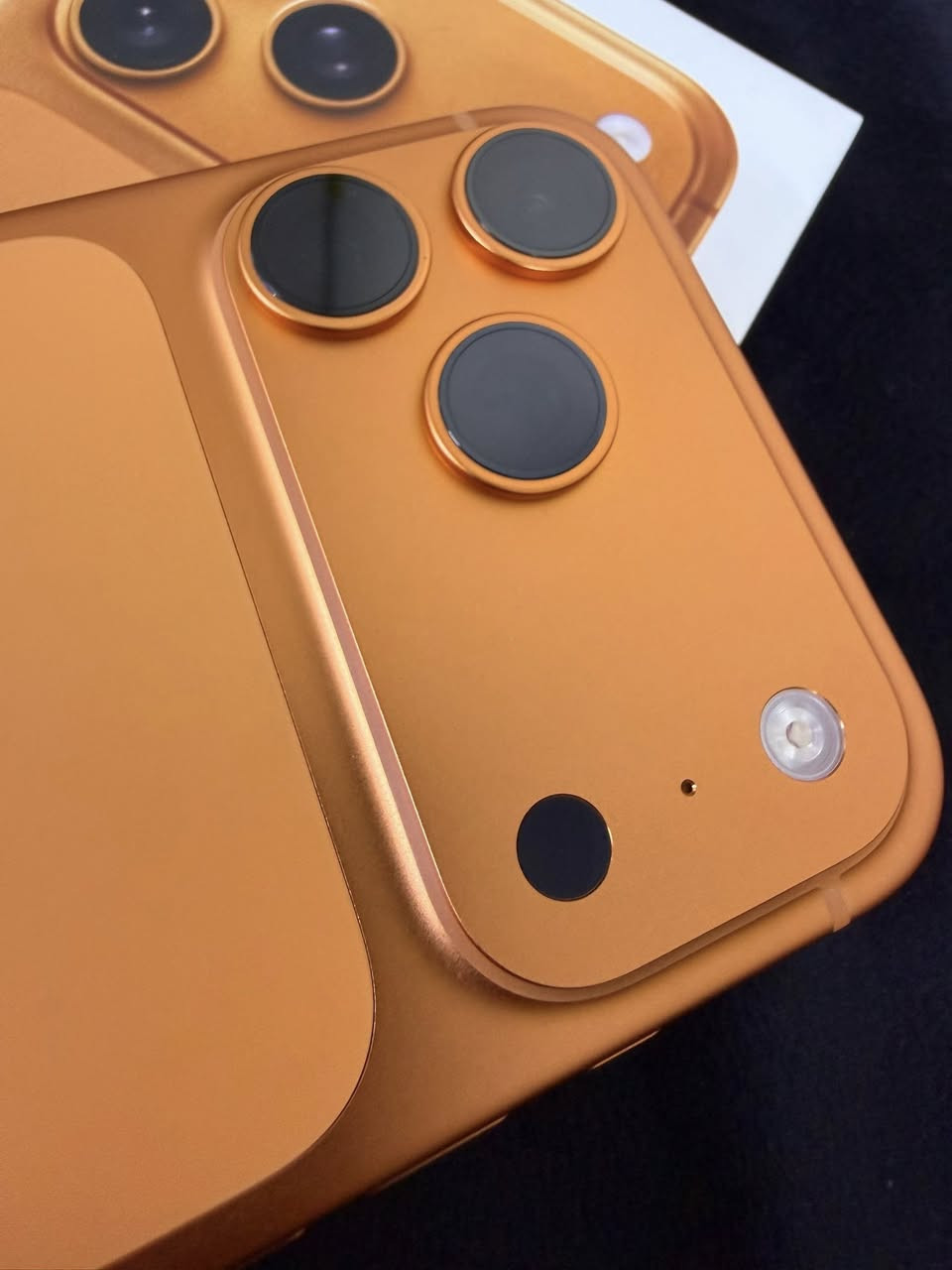 17 برو ماكس ZA
ذاكرة 256 
بطارية 🔋 100‎%‎ 
نظافة 100‎%‎ 
عدد الدورات 76 
اخو جديد 🆕 وضمان ركز ضمان الجهاز ويا شاحن اصلي من ابل بغداد الدوره ***********
