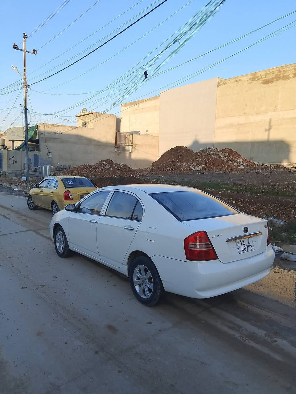 ليفان حجم 620 رقم بغداد دولي انكليزي مشروع وطني شرط الوكاله والتحويل الشرعي ساكن بل موصل شرط المحرك وكير وكهربائيات كلها شغاله بيها بوند صبغ طخه بل بدنه والباقي وضع شركة بدون صبغ موديل 2013 سيارة جاهزة مال بيت السعر 50 وبيها مجال للاستفسار *********** أو ***********
