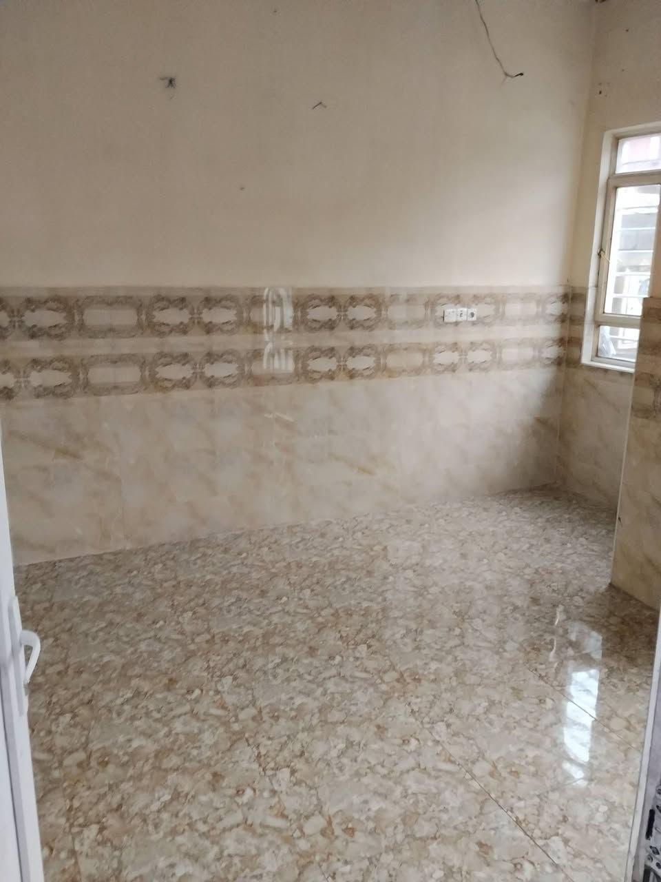 بيت للايجار العنوان  بيسان قرب الثروة الحيوانية (قريب على الشارع العام ) بناء حديث يحتوي على 4 غرف واستقبال ومطبخ 
للاستفسار الاتصال على الرقم ***********  او مراسلة الرقم على الواتساب
