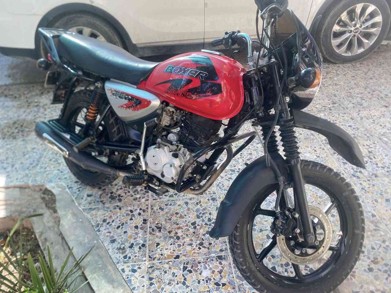 السلام عليكم
بوكسر دخول ٢٣ بالسنوية مسجله ٢٢ شكل و مكينه ٢٣ الدراجة مكينه و كير و كهربائيات مكفوله ومجفته تجفيت شركه رقم و سنويه باسمي الدراجه ناصحه و استخدامه شخصي عارضه ب 2150 و بيهه مجال مكاني بغداد البلديات 
واتساب ***********
