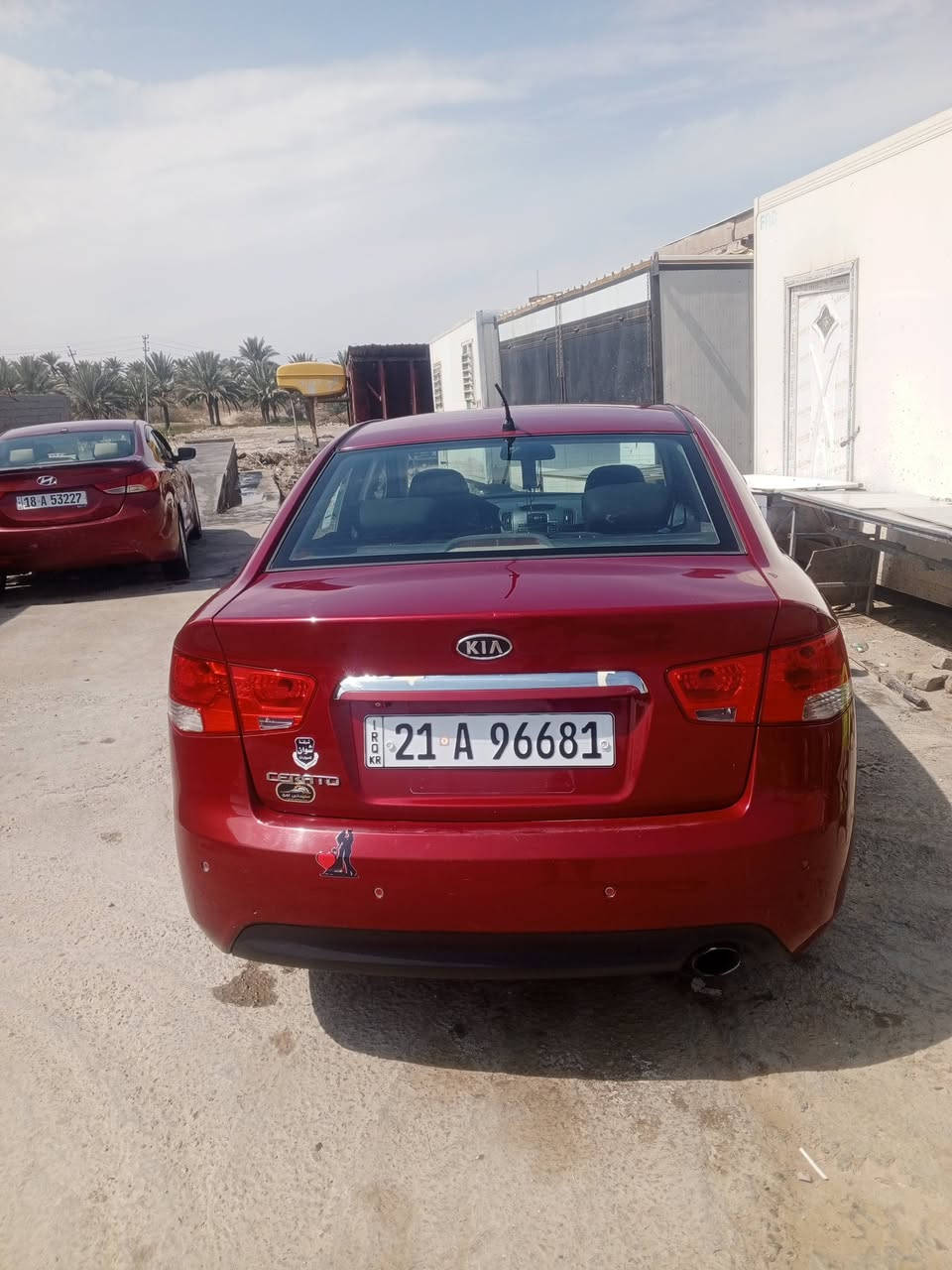 سيراتو 2011
فول مواصفات خليجي
محرك 1600دكشن عالي
كير6نمر
كشنات جلد 
فتحه سقف كهرباء
اشاره مري شفط
كامره حساسات حاكيه بلوتوث 
السياره جاهزه للأخير مال بيت ماشيه 190كيلو حقيقي
السعر ١١٥وبيهه مجال قليل للاستفسار***********وتساب بي
