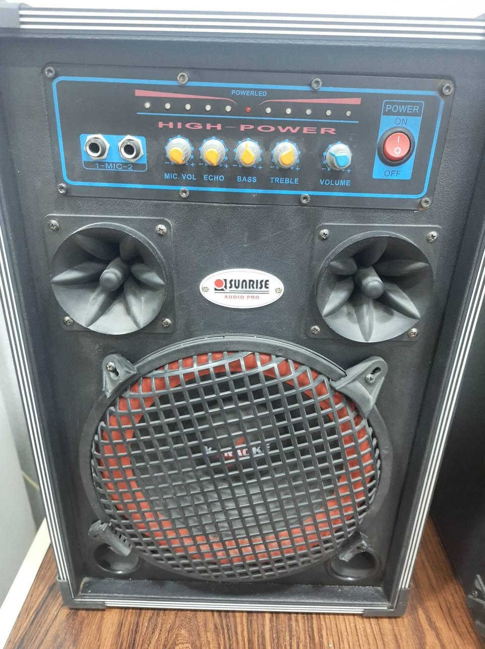 سماعات دي جي قويه جدا 8000w بدون بلوتوث او usb بسعر 75000 الي يرغب بالشراء الاتصال على الهاتف ***********

