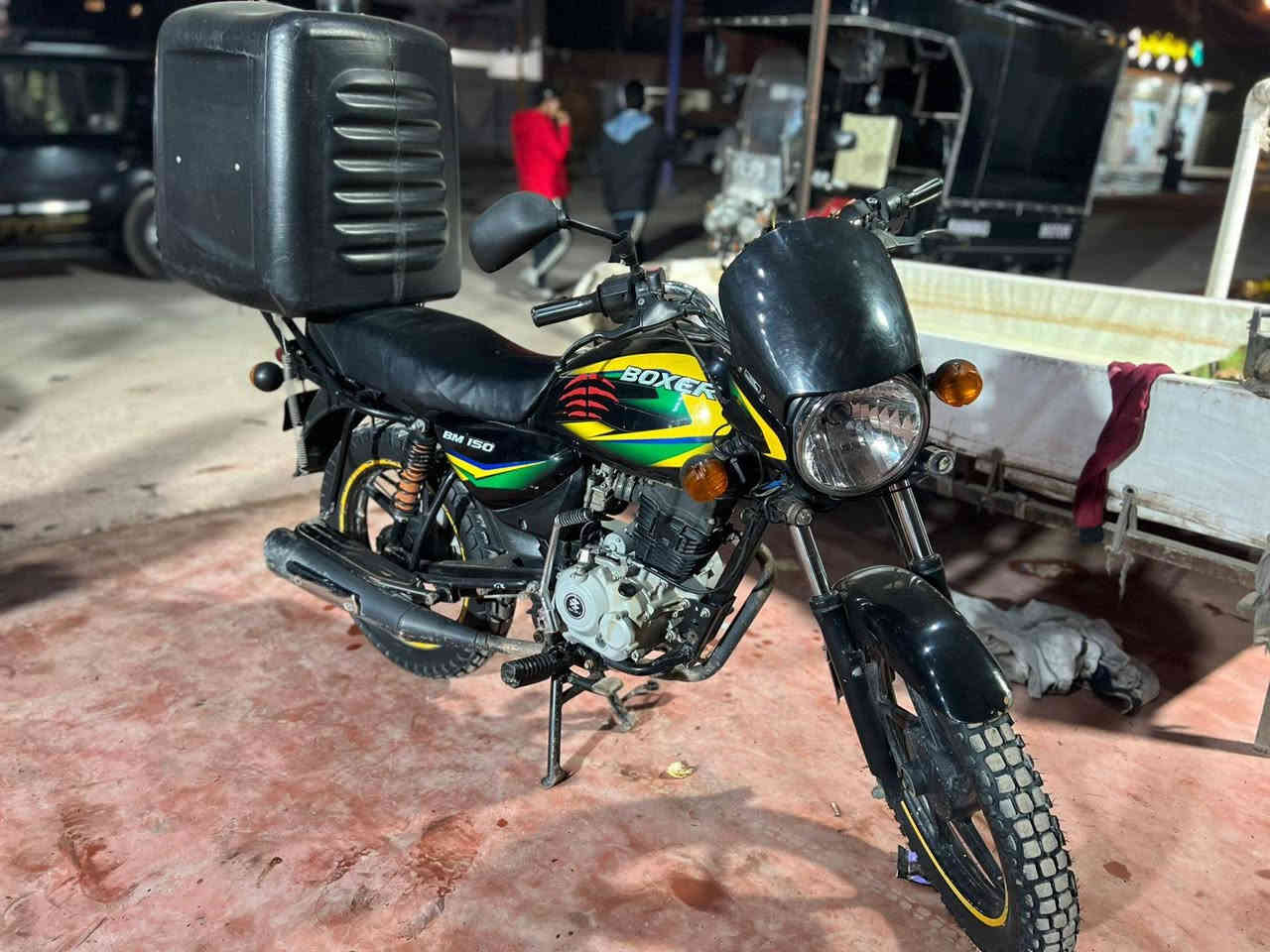 يالله سلام عليكم بوكسر كلاسيكي موديل 2022 كفاله عامه من كلشي خير من الله السعر 1400 وبيه مجال قليل مكاني بغداد الرشاد شارع التانكي ***********
