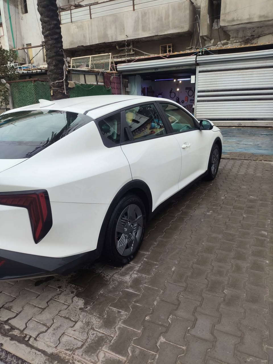 السلام وعليكم فورتي كي فور موديل 25  لون ابيض رقم اربيل بأسم شركة تريد تحويل تريد وكالة حاضرين مواصفات الاعتيادية المعروفة تحكمات جهتين مانع انزلاق تحديد مسار سياقة ذاتية توقف ذاتي رادارات السعر 173وبيهة مجال عنوان شارع فلسطين موبايل ***********
