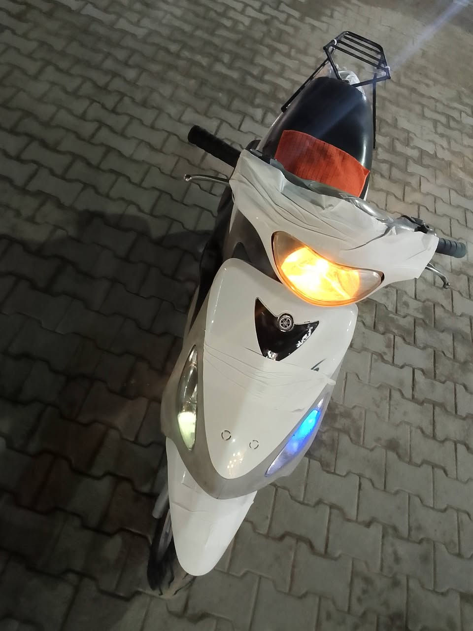 السلام عليكم 😇
ماكس منغولي للبيع 
مكينه مفتوحه 
كهربائيات كلها شغاله سلف باتري كله جديد 
شرط شلعه ومعدل ناعمه كلش 
السعر (500)وبيها مجال 
مكاني نجف حي ميسان 
هـ***********
