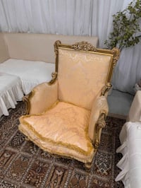 تخم ملكي نضيف  8كراسي وقنفات2 تخم نضيف هيكل نجاره قوي يحتاج دوشمه وترت...