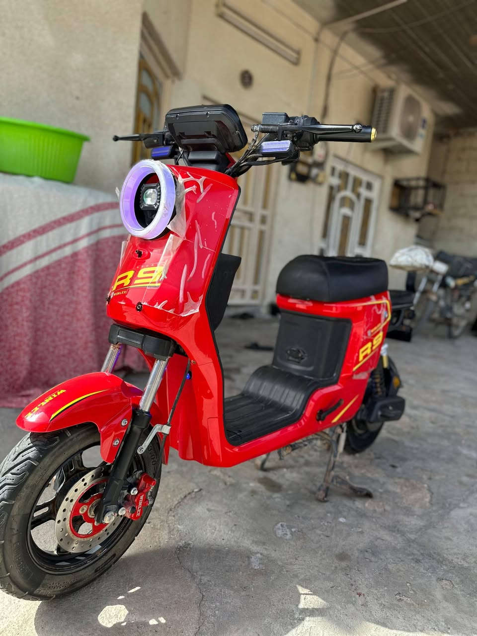 دراجه شحن
R9

شركه وينلي 
2025 
5 بطاريات 
32 A امبير 
1500 الملف 
دراجه نضيفه كلشي شغال بيها غراضها كامله 
مدة الاستخدام، 4، اشهر فقط 
السعر 450 الف وبيها مجال للطيبين 
للاستفسار مراسله الرقم +964 786 375 7790
العنوان البصره شط العرب 
متواجد واتساب فقط


**إذا كنت صاحب هذا الإعلان وتريد حذفه لأي سبب، رجاءا أرسل رسالة إلى الدعم الفني**