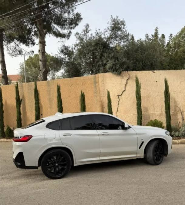 للبيع بي ام 2024 
مكاني زيونه و هذا رقمي للي حاب يستفسر اكثر ***********

• موديل: 2024
• الفئة: xDrive30i
• المحرك: 2.0 تيربو – 248 حصان
• نظام الدفع: رباعي (AWD)
• ناقل الحركة: أوتوماتيك 8 سرعات
• اللون: (ابيض)
• الممشى: (24000)
• الفحص: كامل / خالي من الحوادث

⸻

المواصفات:
• شاشة كبيرة + نظام ملاحة
• Apple CarPlay / Android Auto
• كاميرات 360 + حساسات
• مثبت سرعة ذكي
• فتحة سقف
• مقاعد جلد كهرباء
• إضاءة داخلية Ambient
• جنطات رياضية
• نظام تشغيل بصمة

⸻

مميزات السيارة:
• تصميم كوبيه رياضي مميز
• صرفية ممتازة مقارنة بالأداء
• ثابتة جداً على الطرق
• جاهزة للاستخدام بدون أي صرف
