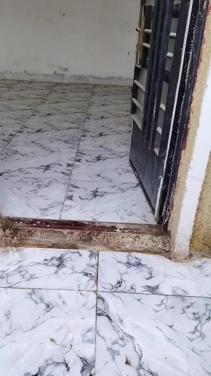 السلام عليكم۔دار للبيع طابق واحد المساحة100متر مربع زراعي بلوك۔يحتوي على ستقبال  غرفة  منور  صحيات مطبخ  نقص فقط الاشتايكر  وبايات الدرج۔ البيت متروك صالة ٨اشهر ۔۔ العنوان  بغداد الدورة نهاية ابو دشير۔خط النفط قرب السقيفة
السعر 45وبيه مجال بسيط۔
البيت زراعي
واتساب ***********
