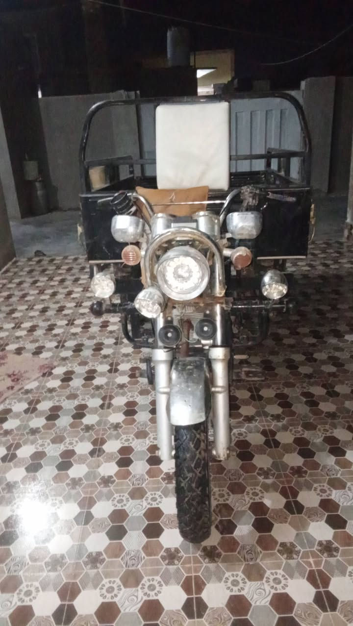 السلام عليكم ستوته للبيع موديل 15 محرك 23 مكان بابل مقفوله كفاله عامه والشرايبي خيرت اتصال على هذا الرقم ***********
