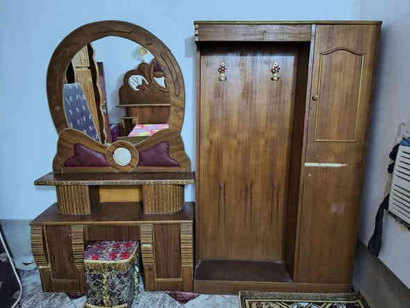 سلام عليكم غرفة أخشاب للبيع
ما متعوبه فقط بيهه كسر بي چربايه السعر 675
وبيهه مجال لطيبين 
للاستفسار
الرقم ***********
