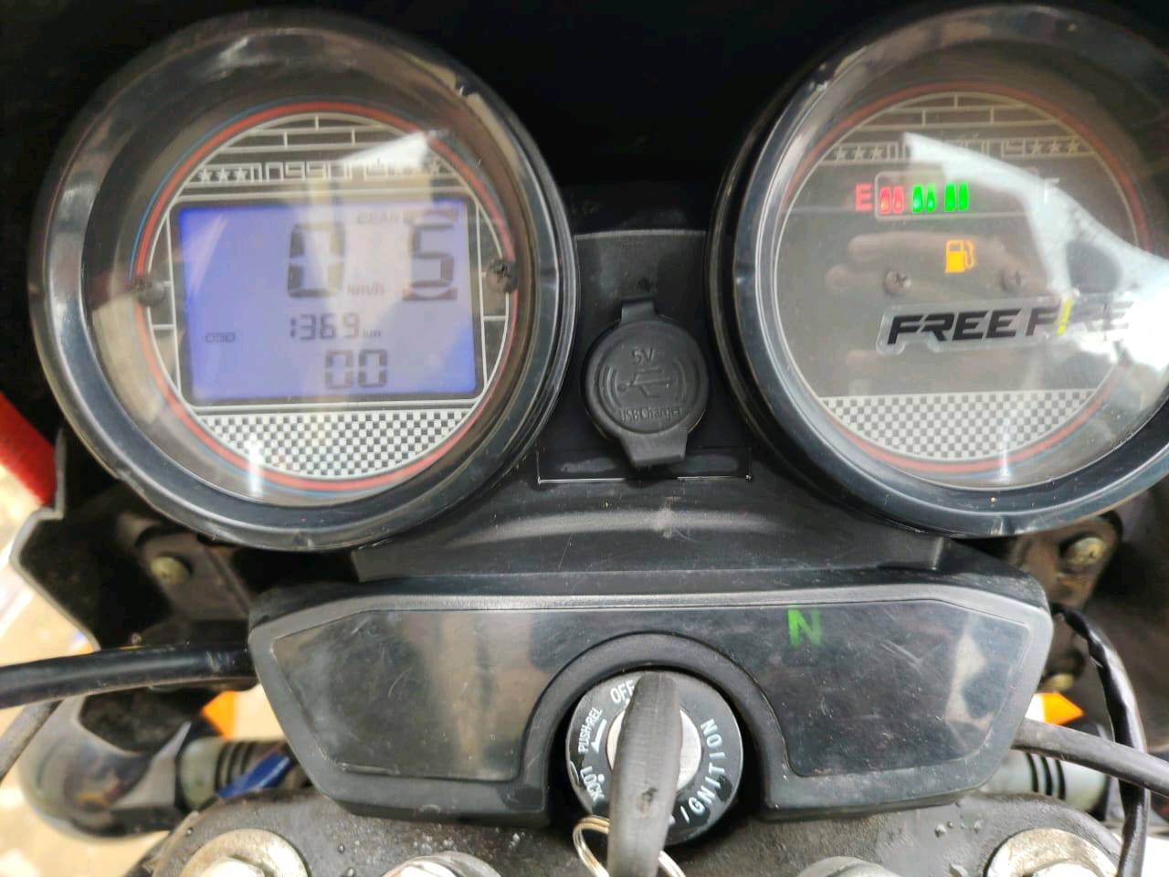 السلام عليكم دراجه بوكسر موديل 2021 شهر 11 شكل 2022 دراجه مكفوله من محرك شاصي كهربائيات دراجه خير من الله مجفته تجفيت جديد اجزاء المحرك كلهه مبدله كلفني 525000 ما عفت شي ما بدلته جديد يم بوكسر زيونه ضمان مدى الحياه على الغراض تحويل مباشر ثاني يوم ارقام انكليزيه طالعه بس تستلمهه سنويتهه لل28 عداد الكتروني الدراجه تشغل و تطلع وين ما تريد بس دبلاتهه شويه تعبانات يرادلهن تجفيت ب30 الف الباقي خير من الله 

السعر مليونين و ربع (2.250.000)و بيهه مجال
مكاني بغداد شهداء العبيدي
واتساب/***********