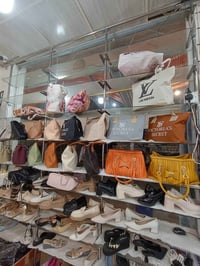 رەفەی شوشە بۆ فرۆشتن  هەر  بەرێزێک ویستی پەیوەندیم پێوە بکات 075019235...