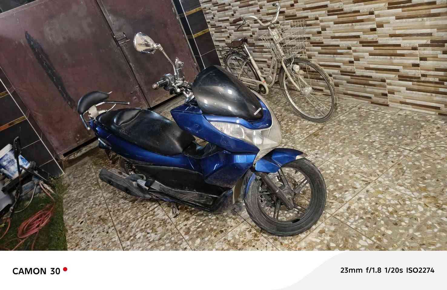 دراجة هوندا pcxحجم المحرك ١٥٠ 
دراجة جاهزة ومكفولة للبيع بمليون ونص 
متواجد واتساب //
***********
بغداد راشدية منطقة القدس... الفارس, صلاح الدين
