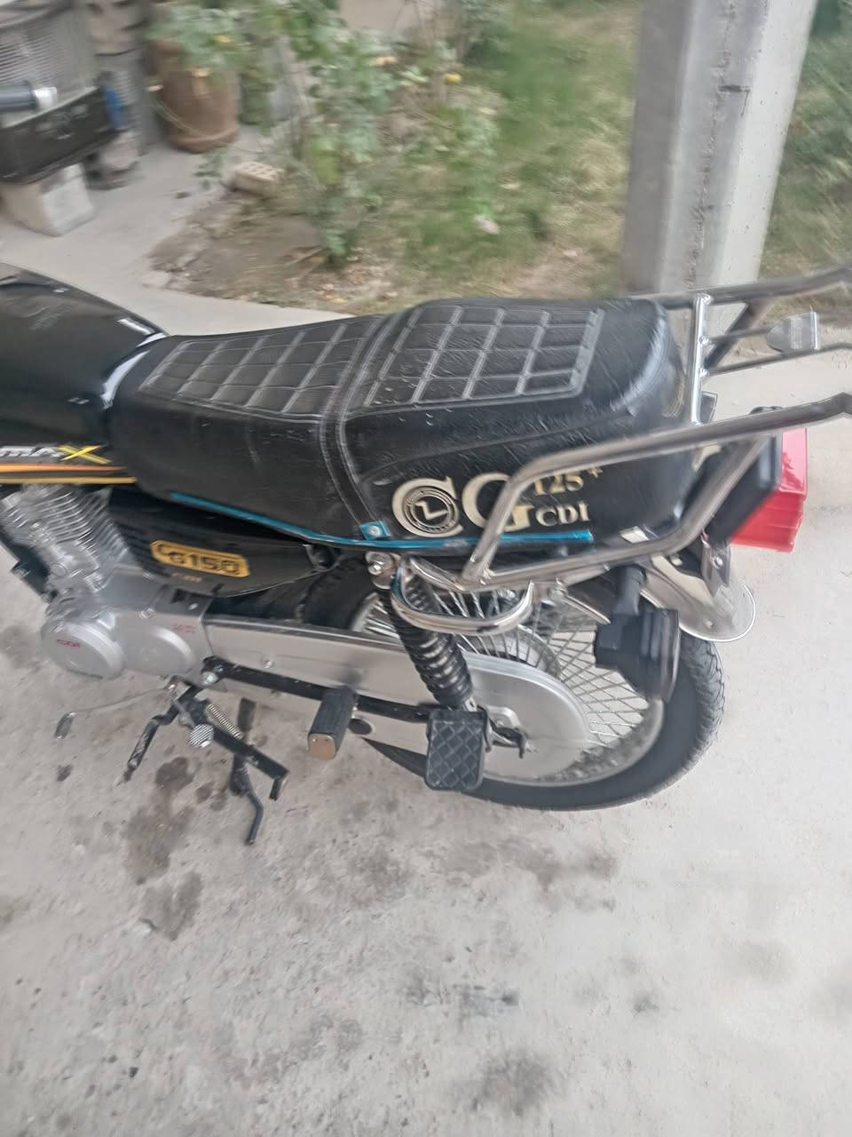 موديل ٢٥ للبيع مبدل دهنها مره وحده الجامه مال الدشبول مكسوره بس ب٧٥٠ وبيها مجال بسيط ***********
