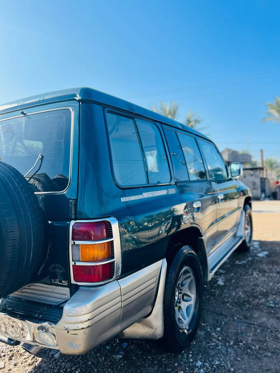 سلام عليكم باجيرو 2000 رقم اربيل بدون صبغ بلاديه محرك 6 سلندر تبريد  خلفي وامامي تخم تيرات باتري جديد دوشمه جلد وقماش كل نقص مابيها سعر 70 بسمي كبل تحويل تريد وكاله مكان ديالى ***********
