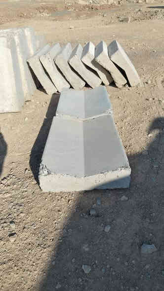 اعيد النشر بسبب الوعود الكاذبه ..

ساقيه وسطيه للبيع العدد 24 قطعه كل قطعه 60 سم يعني يمشي 15 متر 
ساقيه جاهزه لا تحتاج صبه ولا شي
***********
