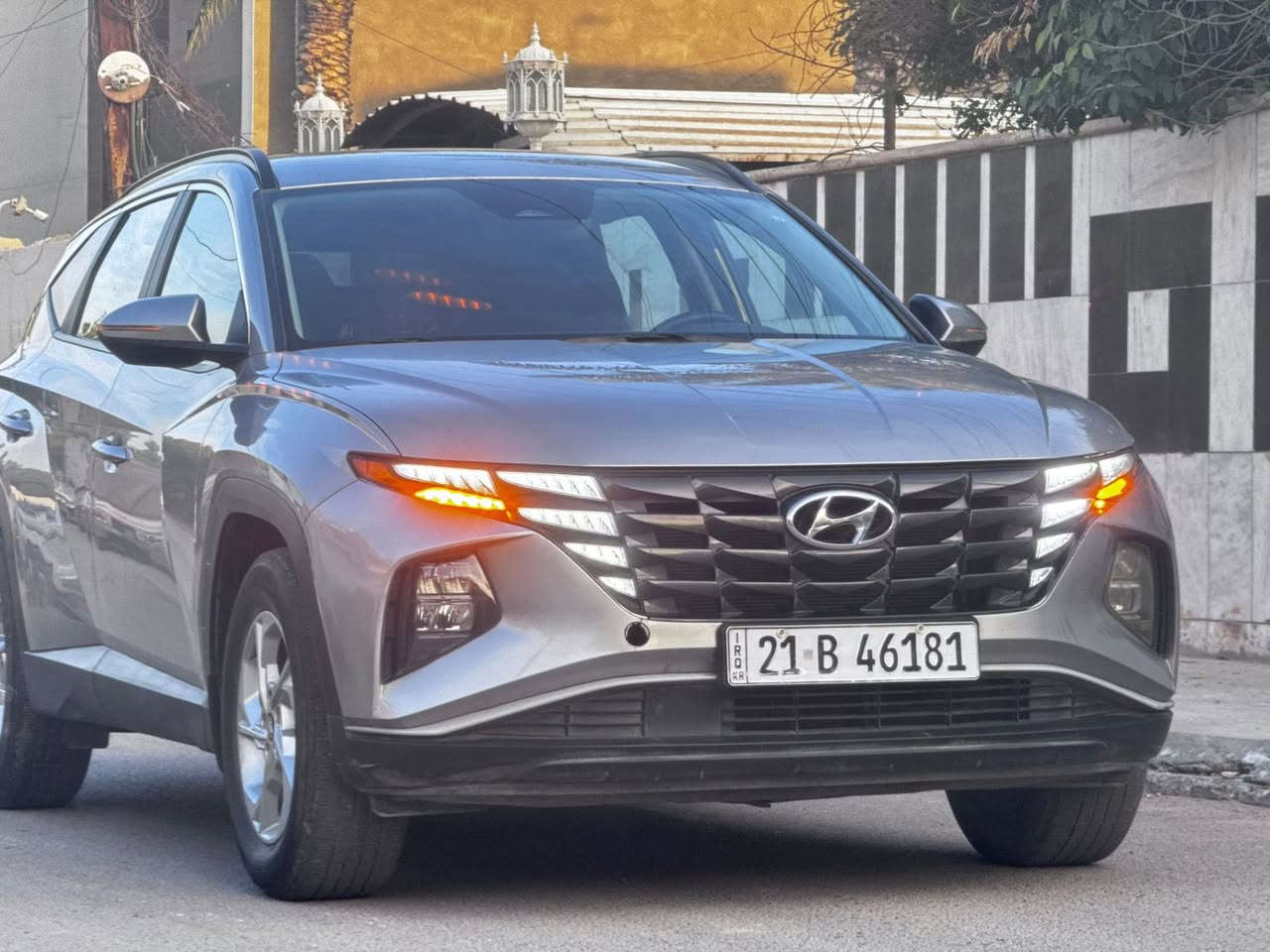 هيونداي توسان 2022 - وارد أمريكي
​الموقع: بغداد - زيونة
السعر: 167 ورقة 
​المواصفات الأساسية:
​الموديل: 2022
​المحرك: 2500 Smart Stream
​اللون: سلفر (فضي)
​المسافة المقطوعة: 43 ألف ميل
​الرقم: سليمانية
 (تحويل أو وكالة حسب رغبة المشتري)
​المواصفات
​نظام التشغيل: بصمة تشغيل + تشغيل عن بعد.
​أنظمة الأمان: 
رادار (أمامي، خلفي، جانبي) + تحديد مسار
 (قيادة آلية).
​تدفئة كشنات + تدفئة ستيرن + 
نظام إطفاء ذاتي للمحرك.
​التحكم: تحكم ستيرن كامل + كروز سرعة (مثبت سرعة) + أنظمة قيادة متعددة + أوتو هولد.
​التبريد: قطعتين (أمامي وخلفي).
​التكنولوجيا: شاشة كبيرة + كاميرا خلفية دوارة + إشارات بالمرايا.
​ (الحادث):
​الحادث في جهة السائق (أربع قطع جانبية).
​البجم كبس (سليم من الداخل).
سونار بالمنشور 
​السيارة جاهزة تماماً ولا تحتاج لأي مصاريف.

​رقم الهاتف: ***********
