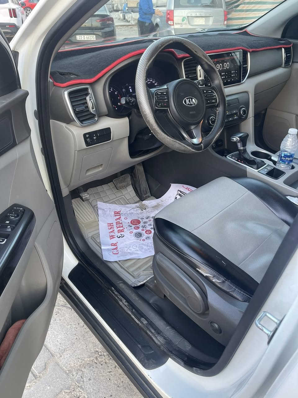 السلام عليكم كيا سبورتج 2018 ماشية 100 الف رقم بغداد سيارة نظيفة صدر تايرات مكينة كير تبريد كلة مكفول وجديد السعر 177 وبيهة مجال / ملاحظة بيهة: بارد بالباب عكس السايق والباب الخلفي بارد بسيط اثر طخة مكاني الاعظمية / ***********
