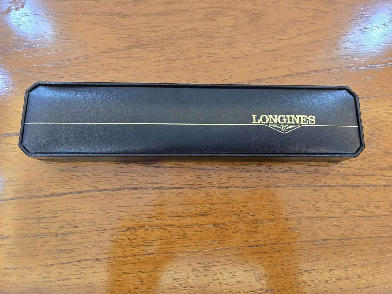 Longines🇨🇭
ساعة لونجين فنتج سويسري اصلي 
  made Swiss🇨🇭
قطعة مخزنة بحالة ممتازة 
القطر 33 ملم 
التشغيل كوارتز 
تغليف ذهب 10 مايكرو 
السير والبوك والعلبة اصلي بحالة الشركة 
النظافة. تامة 
كل عناصر الساعة اصلي غير مستبدلة بحالة 
ممتازة
السعر 250$


**إذا كنت صاحب هذا الإعلان وتريد حذفه لأي سبب، رجاءا أرسل رسالة إلى الدعم الفني**