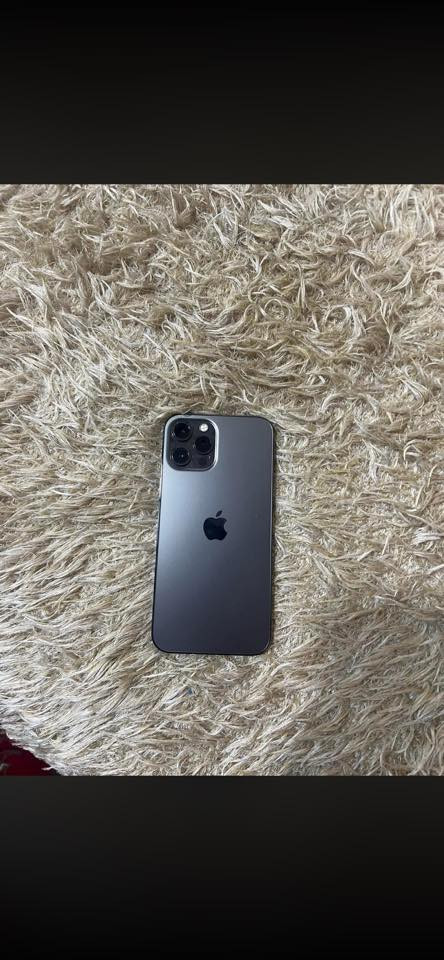 سلام عليكم 
آيفون 12برو ماكس 
ذاكره 256
مبدل شاشه اصلي 
وبطاريه اصليه 
الجهاز نضيف كلش 
السعر 450 وبي مجال 
العنوان حي اور
***********
