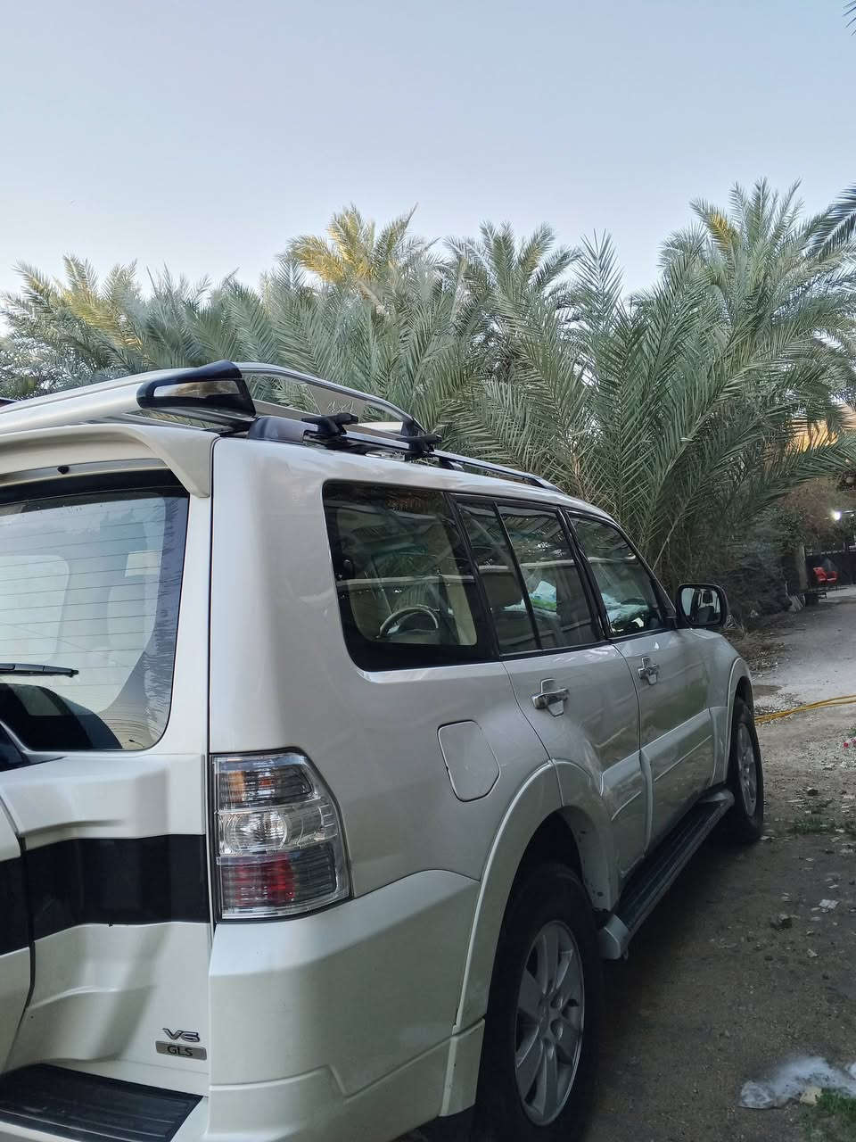 السلام عليكم.
اخوان باجيرو 2015 حبتور فول مواصفات بأسمي السياره تحويل مباشر سويچين فتحه كشنات كهرباء تحكمات ستيرن  كامره خلفيه وكامره حوادث  ثلاجه شاشه اندرويد تبريد 3 قطع مري كهرباء محرك 3500 المرغوب خير من الله لانضوح لا تبخير سياره نصبتها كلش حلوه ومال بيت مصبوغه احزاام اثر شخوط للبيع او المراوس حسب القناعه السعر 145 وبيها مجال للشراي عنواني بغداد *********** متواجد واتساب
