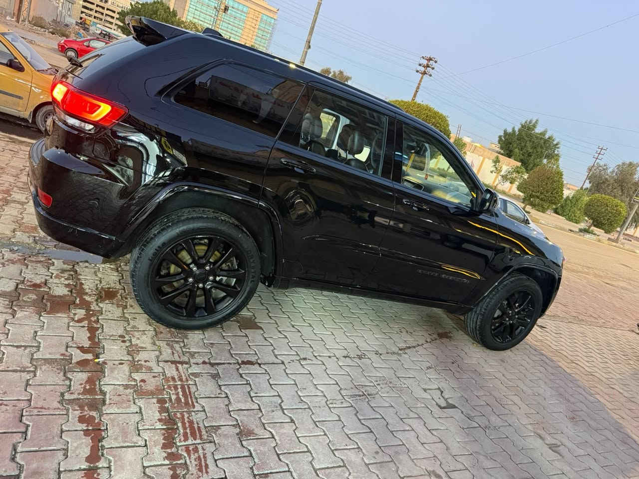 السلام عليكم جيب موديل 2018 للبيع وارد امريكي السياره ماشيه 80 الف ميل رقم الشاصي موجود للي يريد صور الحادث سعر 210 يعني شدتين وعشره وبيها مجال للشراي للاستفسار الاتصال على الرقم ***********
