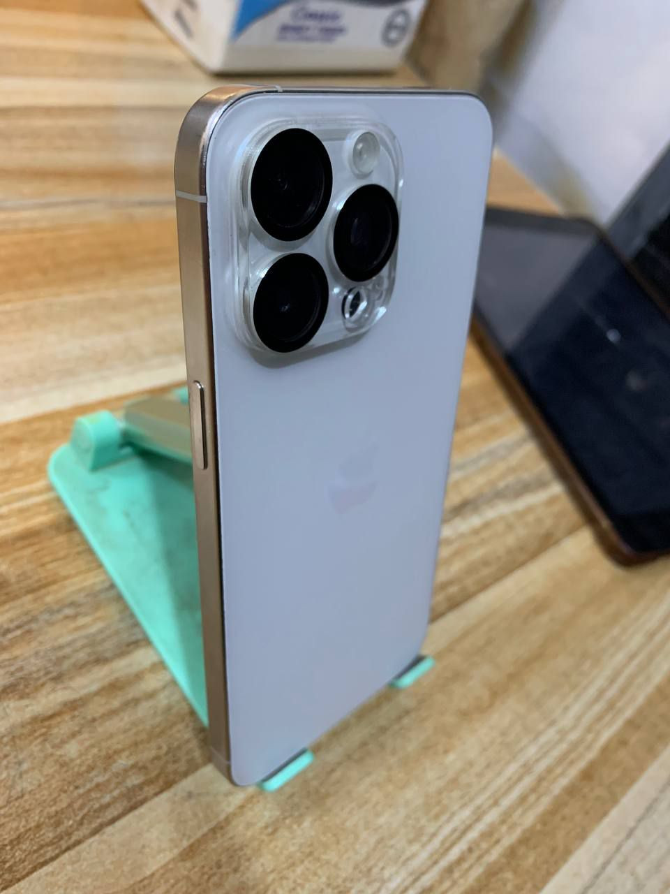 ايفون 15 برو ماكس شرق اوسط AA مع كارتونتة الاصلية تجي تطابقها وتشوف بطاريتة 83 بلادية محدث اخر تحديث مبدل فقط شاشة فقط الباقي بلادي مع كفر من شركة ابل الاصلي وشاشة حماية مضلل من الشركة الاصلية سعره 800  وبيه مجال مكاني كربلاء 
‭0771 692 8479‬  
راسلني وانطيك الموقع🤍
