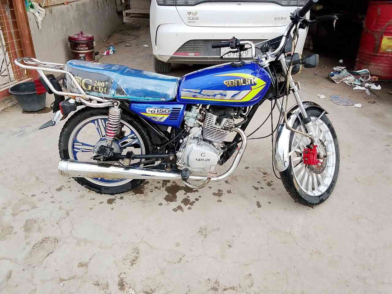 سلام عليكم دراجة ايراني سونك 5كير موديل 22اوراق موجودة مال شركة بس كارتونية ومنفيس دراجة مكفولة من التاير الكدام الحد التاير الورة شلعة ومعدل خير من اللة ترايك وين ما يعجبك زوج تايرات جديدات السعر 675وبيهة مجال شي بصيط حك جيتك مكاني بغداد الدورة الاتصال ***********واتساب *********** مستعجل علة بيعتهةالشراي يدلل
