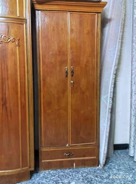 اسلام عليكم ورحمة وبركاته اخوان غرفه نوم ام 6 للبيع او امراوس مستخدمه شهر الغرفهه نضيفه المكان بغداد البلديات  لا تواصل ***********
