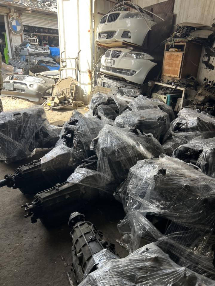 السلام عليكم تم بحمدالله وصل مكاين BMW  وارد 25/28/20 كامل مع التفرعات عدد 11 للبيع بلجمله فقط 
للاستفسار 
***********
***********
