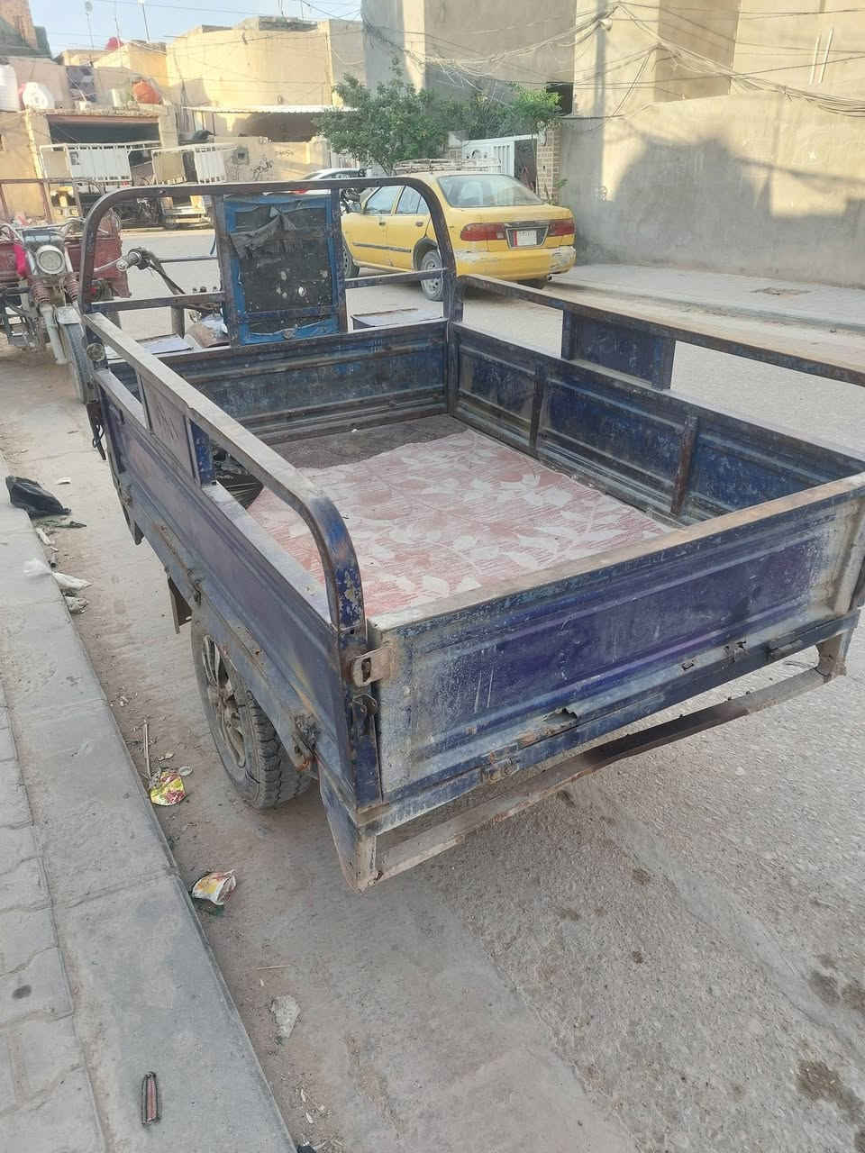 السلام عليكم ستوته جمره للبيع اوراق استنساخ ستوته بها لحيم بالركبه السعر 550 وبيهال عنوان النجف حي الميلاد ***********
