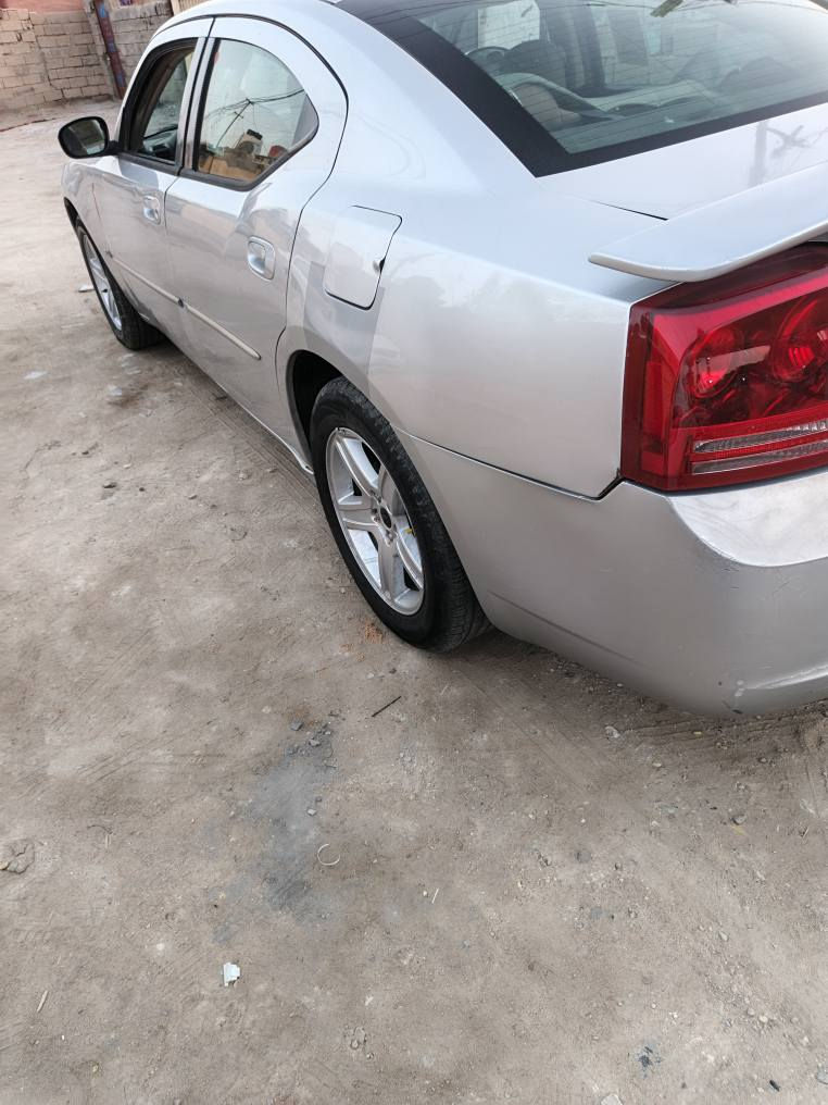 جارجر 2010 بيها ضربه بالباب والدوسه بصفحة السايق مكينه جديده 3500 تبريد شغال حداديه حلوه سياره حلوه يرادلهه ترتيب شويه  بيهه ملاحظات الرقم بصره تحويل ثاني يوم العنوان البصره الرقم ***********  السعر 82 البصرة, العراق
