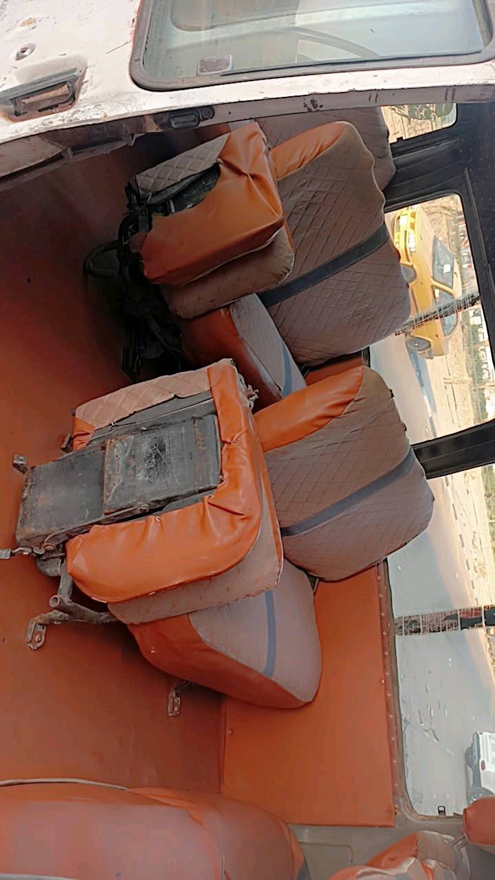 سياره بسته موديل 94 جير ومكينه مقفولات حداديه مقفوله تخم تاير مقفول تجي تشوفه شوف العين نفس اللي بالصور عنوان البصره السعر 25 وبيها بجاه ***********📞