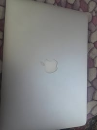 ماك بوك • كور i5 • ذاكرة ٢٥٦