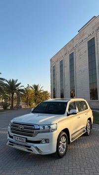 لاندكروز 2018 بريميه اصل للبيع السياره كفاله عامه ماعدى بارد في الجامل...
