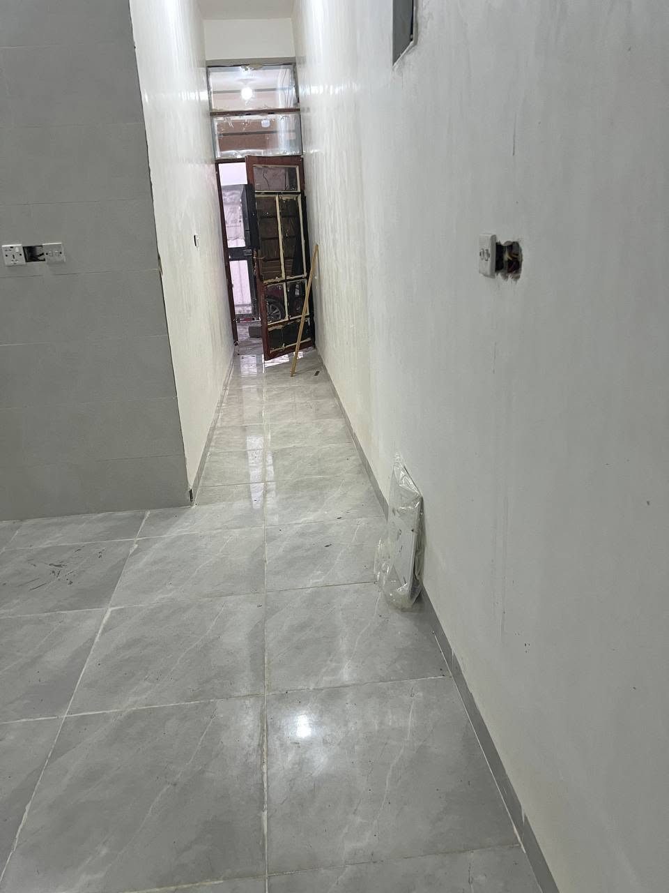 🏡 دار للإيجار 🏡
📍 العنوان: حلة – التاجيه _
📐 المساحة: 110 متر
✅ تحتوي على: 🛏️ غرفة نوم
🛋️ هول
🚪 استقبال
🍽️ مطبخ
🚿 صحيات
🌃 غرفة نوم
للاستفسار الاتصال على الرقم
***********
