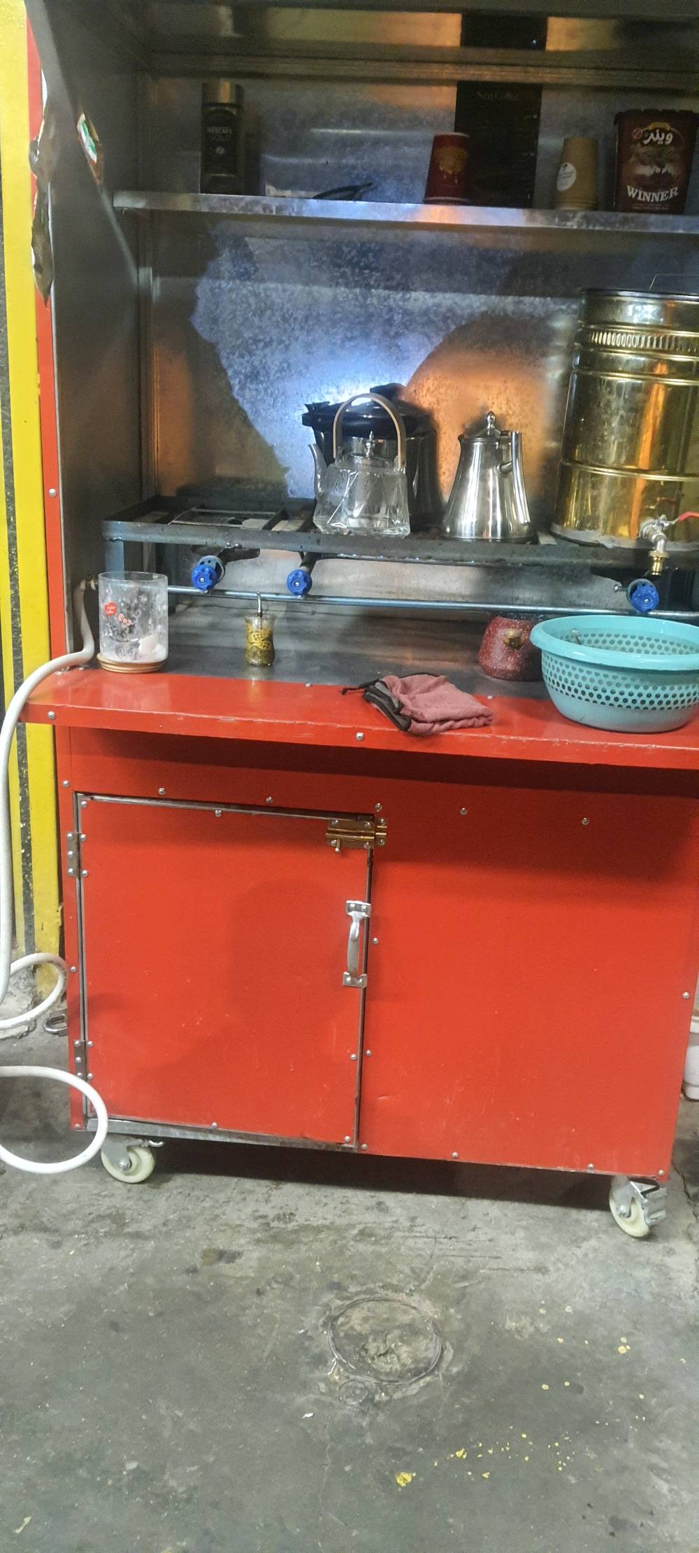 جمبر جاي كامل مابي اي نقص فقط القنينه وتفتح حتى ستكاين ويا  
مكانه طالبيه  السعر قابل للتفاوض