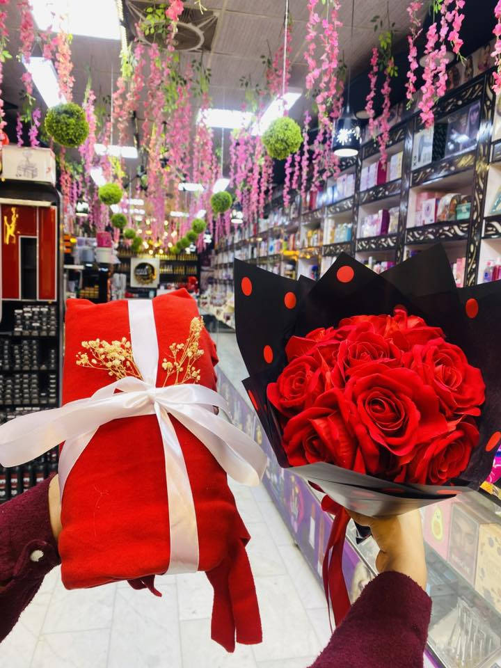 🎄✨ أجمل هدايا رأس السنة الجديدة 2026 ✨🎄

إذا تبحث عن هدية تفرّح القلب وتبقى بالذاكرة 💙 مركز زهرة بيروت يقدّم لكم أرقى وأجمل تشكيلات الهدايا 🌹

🎁 تجهيز وتغليف بوكسات هدايا فاخرة 🌸 ورود بتنسيقات تجنن 💍 اكسسوارات – ⌚ ساعات – 💎 فضة 💄 مكياج أصلي – 🌺 عطور مميزة 🎀 هدايا تناسب كل الأذواق والمناسبات

👑 مستمرين وياكم بالعروض المميزة 👑 ✔️ أسعار تنافسية ✔️ كل قطعة مختارة بعناية ✔️ جودة وأصالة مضمونة

✨ ليش تختار مركز زهرة بيروت؟ ✔️ منتجات تجميل أصلية 100% ✔️ خبرة أكثر من 20 سنة في معالجة مشاكل البشرة والشعر ✔️ كادر نسائي متكامل 🌷 ✔️ الابداع والتميّز عنواننا

🚗 خدمة توصيل متوفرة 📦 داخل الحلة ولكافة المحافظات

🕘 أوقات الدوام من الساعة 9 صباحاً ⏰ إلى 12 ليلاً

📍 العنوان الحلة – حي الإمام علي (ع) مجاور مول سنتر الأسعار – قرب شارع الضغط

📱 للطلب والاستفسار دايركت 📩 أو واتساب / فايبر 📞 ***********

📲 تابعونا على انستغرام zahrat_2024

📢 لمعرفة أحدث العروض والمنتجات انضموا إلى قناة التلكرام zahratBeirut2

💬 علّق بـ (تم) ليصلك كل جديدنا أولاً

🌹 زورونا… ستجدون الأفضل دائماً 🌹
