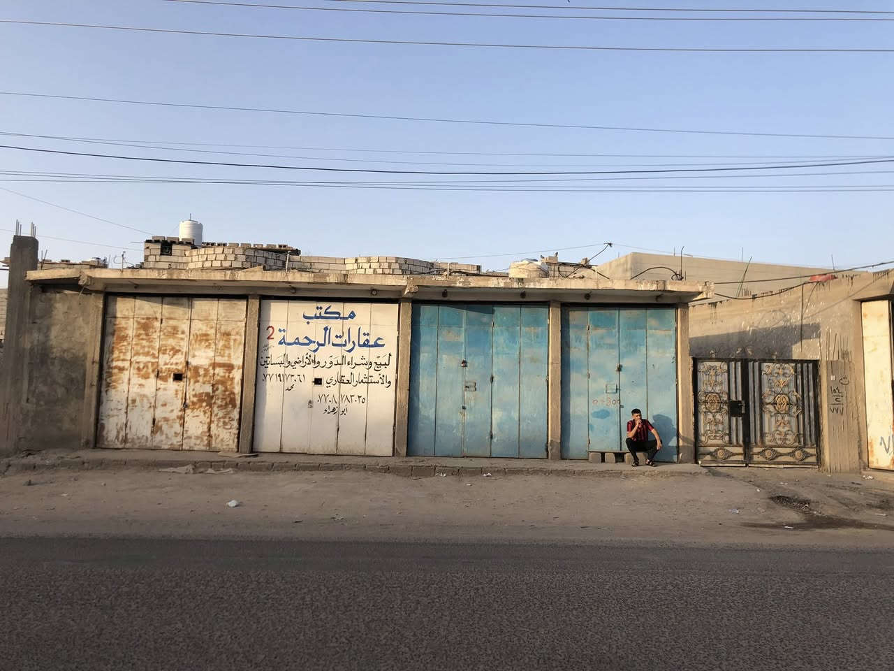 طابو زراعي بسم عراقي سند 25 يتكون ٣غرف ٤محلات عل شارع تجاري صحيات خارجيه وداخليه وحديقه واستقبال ومطبخ مساحته 365 لبيت بشارع الوسطي ببو الخصيب لاستفسار اكثر هاذ رقم ***********
