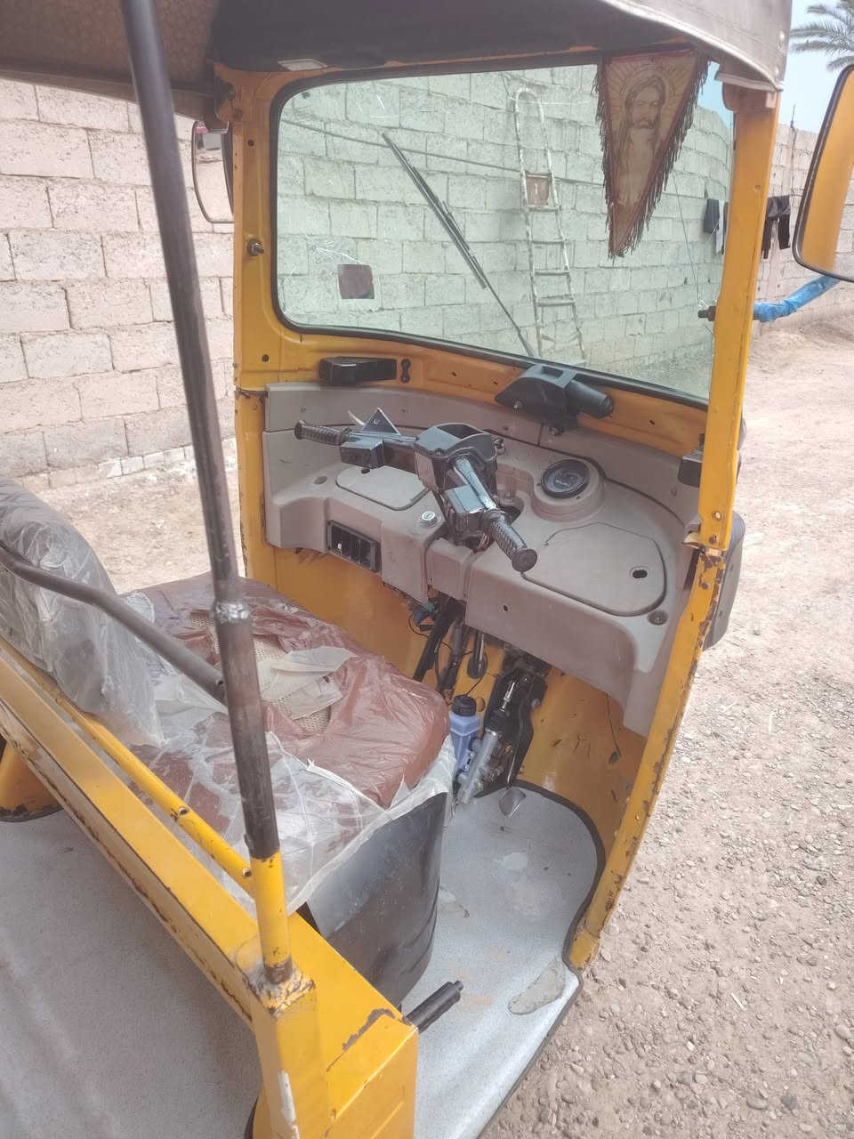 السلام عليكم تكتك 17مرقم بغداد
مكفوله من الصبغ  بيها خياسات  مكينه مال 20 
مكان بغداد المعامل السعر 4ونص
***********
