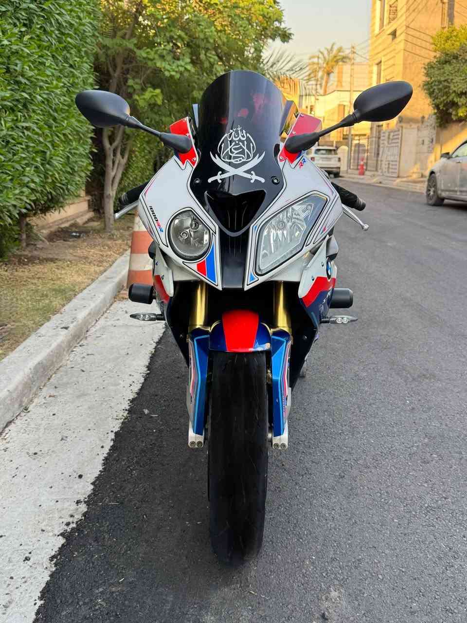 سلام عليكم لبيع BMW S1000RR
موديل 2012 ياباني بدون حادث دراجه كفاله 3 نسخ سويج
بلاديه 
السعر72$ 
مكان بغداد اليرموك 
*********** واتس
