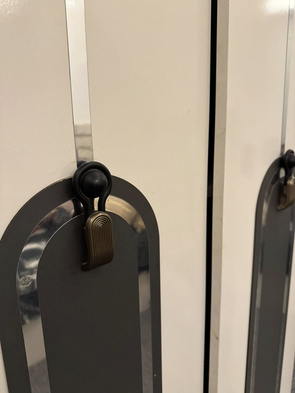 غرفة 9 قطع للبيع مكاني بغداد م الصدر حي الكوفة قرب تقاطع كسرة وعطش
السعر 750 الف وبيها مجال  من غير الدوشك

الغرفة نظيفة جدا 

للعلم الجربايه مخزن جوة ترفع الدوشك 

وسعر الدوشك 100 الف قفل اصلي ضمان بي 5 سنوات

الاتصال واتساب فقط ***********
