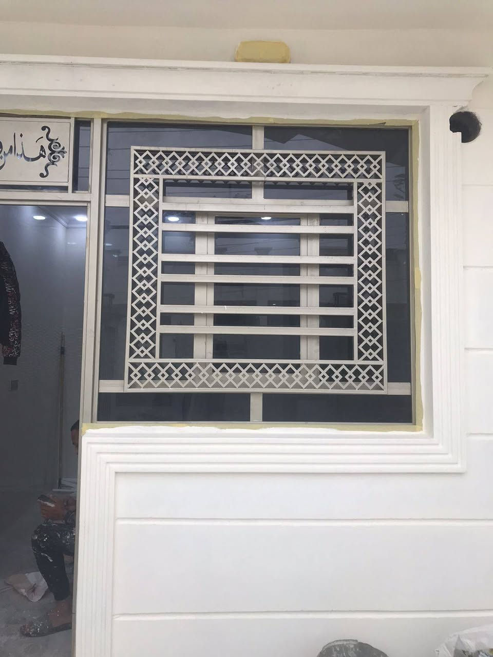 السلام عليكم متوفر صباغ بيوت وشبابيك وفوم الي يحب تفاصيل اكثر هذا رقمه +964 770 793 6227
