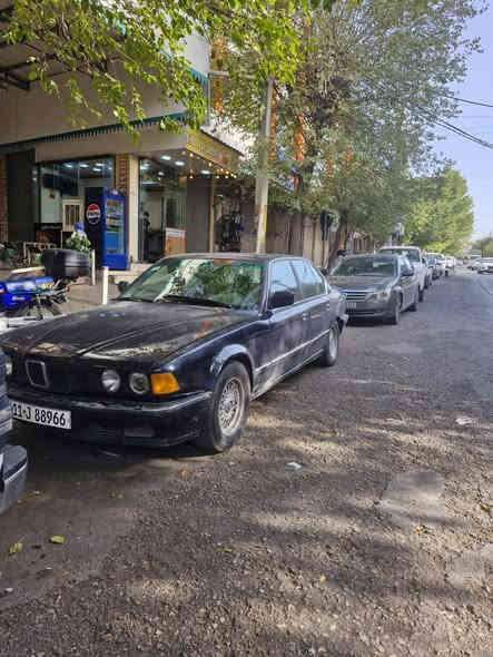 بي ام ٧٣٠
مكينة جديدة شادلهة مال كصة 
ايرفلو مال كصة 
منظومة تبريد كلهة جديدة 
كامرة وشاشة 
صدرها زين 
تايرات جديدة 
كلشي بيهة شغال 
غرفتهة نضيفة
سعرهة ٤٣ قفل 
***********
