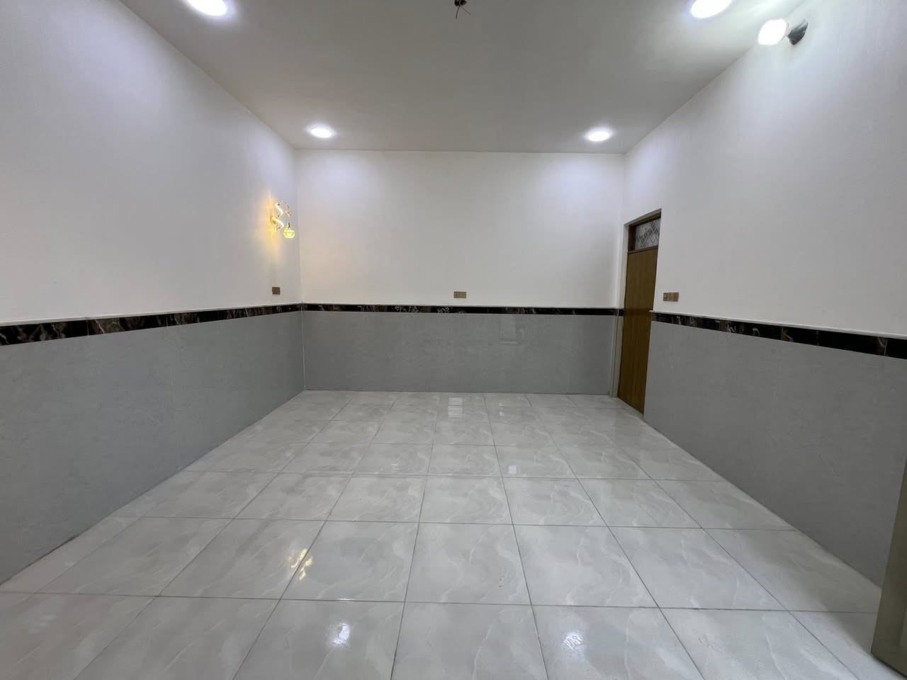 السلام عليكم ورحمة وبركاته
مشتملين ألبيع المساحه 🏢
120 متر +100 متر 
اركان ع ساحه 
في منطقة الشيشان الاولى 
قرب منطقة الصحفين 
أبنأء حديث و جهأز ألسكن ✅💎
جميع الخدمات متوفره 
الاستفسار ع الرقم 
***********
